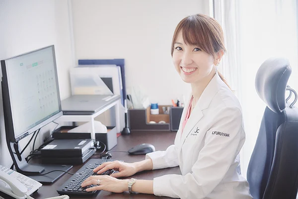 恵理医師の診察風景